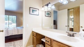 Condo, 1 Bedroom | Bathroom | Towels, shampoo