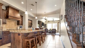 Townhome, 3 Bedrooms | Dapur peribadi | Pembancuh kopi/teh, peti sejuk, ketuhar, pembakar roti 