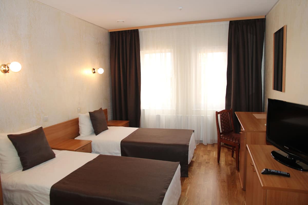 Zweibettzimmer | 1 Schlafzimmer, Schreibtisch, laptopgeeigneter Arbeitsplatz