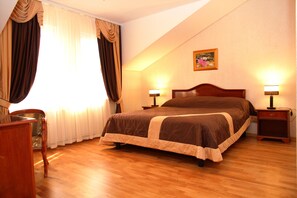 Suite | Una scrivania, postazione laptop, ferro/asse da stiro, Wi-Fi gratuito