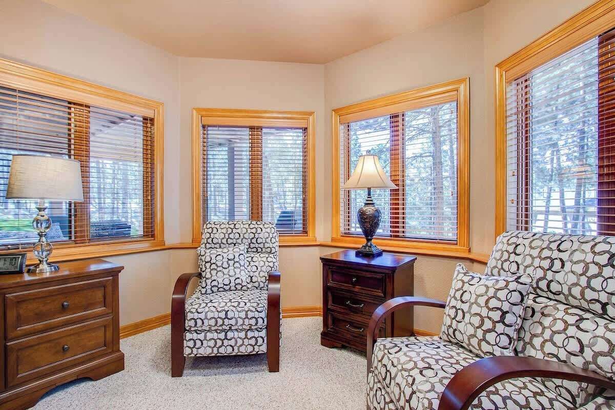 Televisor, reproductor de DVD i oficines 