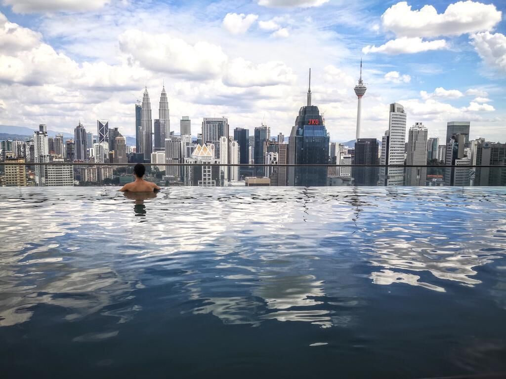 屋外プール、インフィニティプール