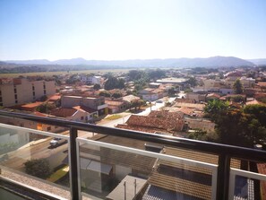 Studio tiện nghi đơn giản, 1 phòng ngủ, ban công | Quang cảnh từ phòng