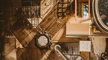 Dusj, håndklær, såpe og toalettpapir