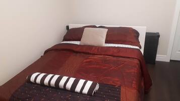 2 chambres, fer et planche Ă repasser, Wi-Fi, draps fournis