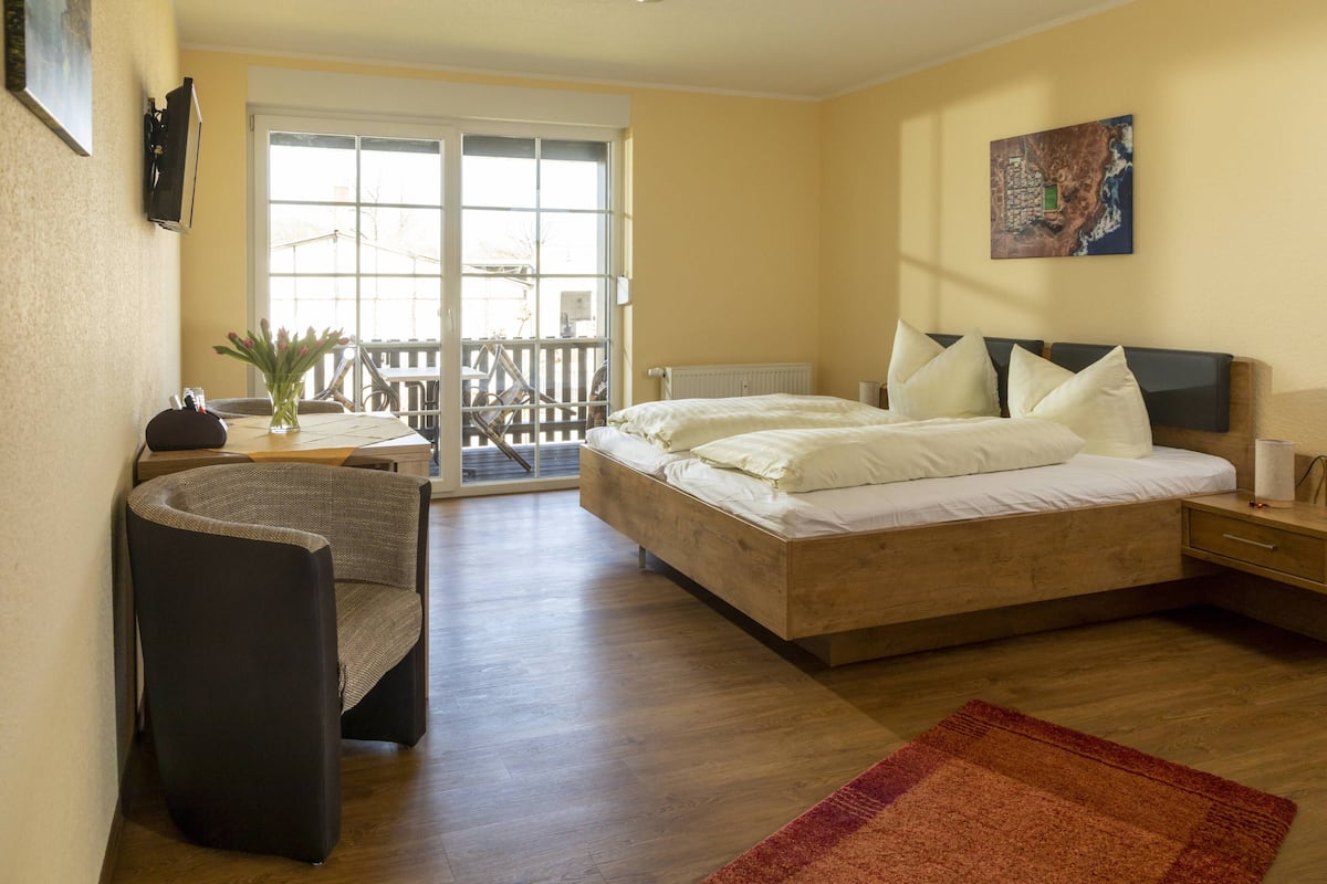 Suite, Garden View (incl. city tax 2 EUR) | Soundproofing, free WiFi, bed sheets
