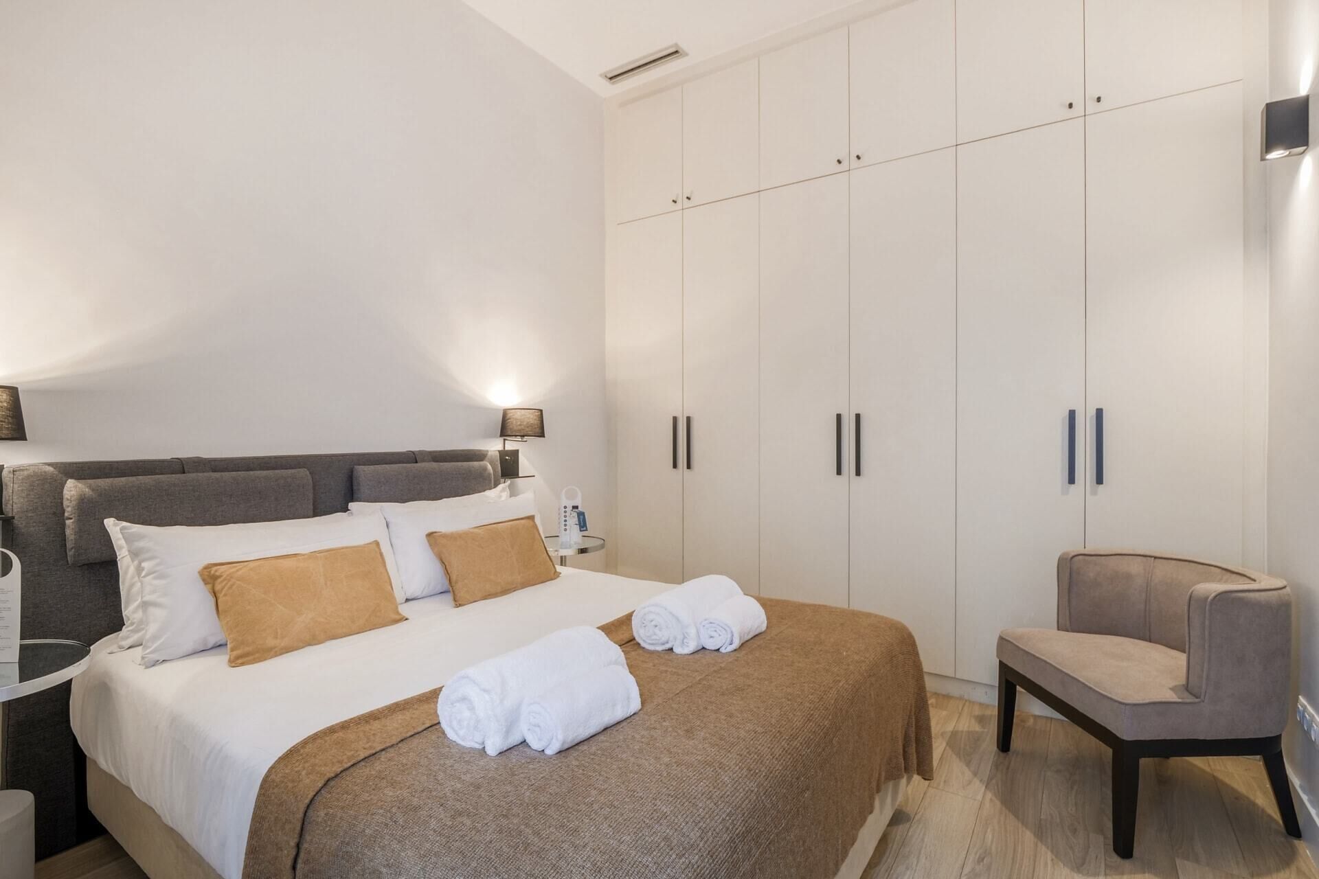 2 Schlafzimmer, Schreibtisch, Bügeleisen/Bügelbrett, kostenloses WLAN