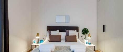 2 slaapkamers, een strijkplank/strijkijzer, gratis wifi, beddengoed