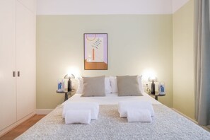 2 slaapkamers, een bureau, een strijkplank/strijkijzer, gratis wifi