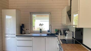 JÀÀkaappi, uuni, liesi, astianpesukone