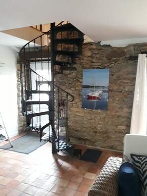 Interior - SUPERBLY RENOVATED AND DECORATED OLD HOUSE - SPACIOUS GARDEN (PENVINS)