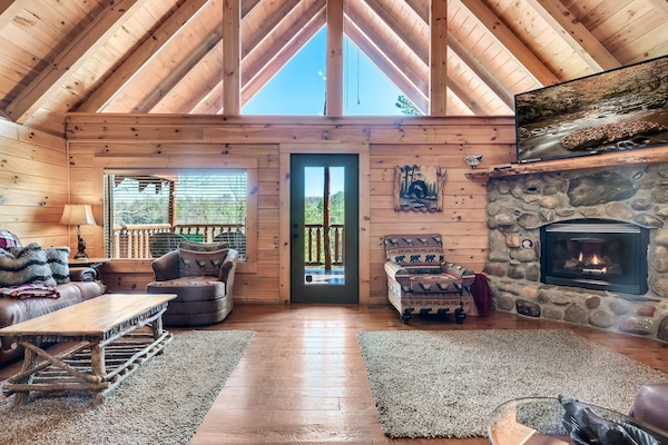 Relax in Seclusion after Exploring the Great Smoky Mountains National Park. From Alpine Rose, it is about 25 minutes to the National Park.