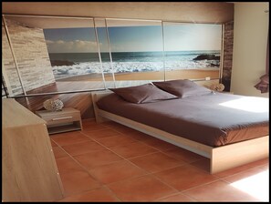 5 bedrooms, iron/ironing board, free WiFi, bed sheets - 5 minutes from the beaches , Villa with  Pool, Boulodrome, Pinball and Babyfoot (Vendres)