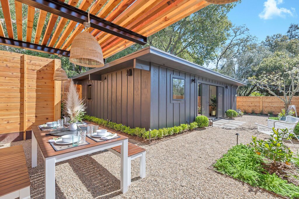 Private cottage on 10 acres in Glen Ellen