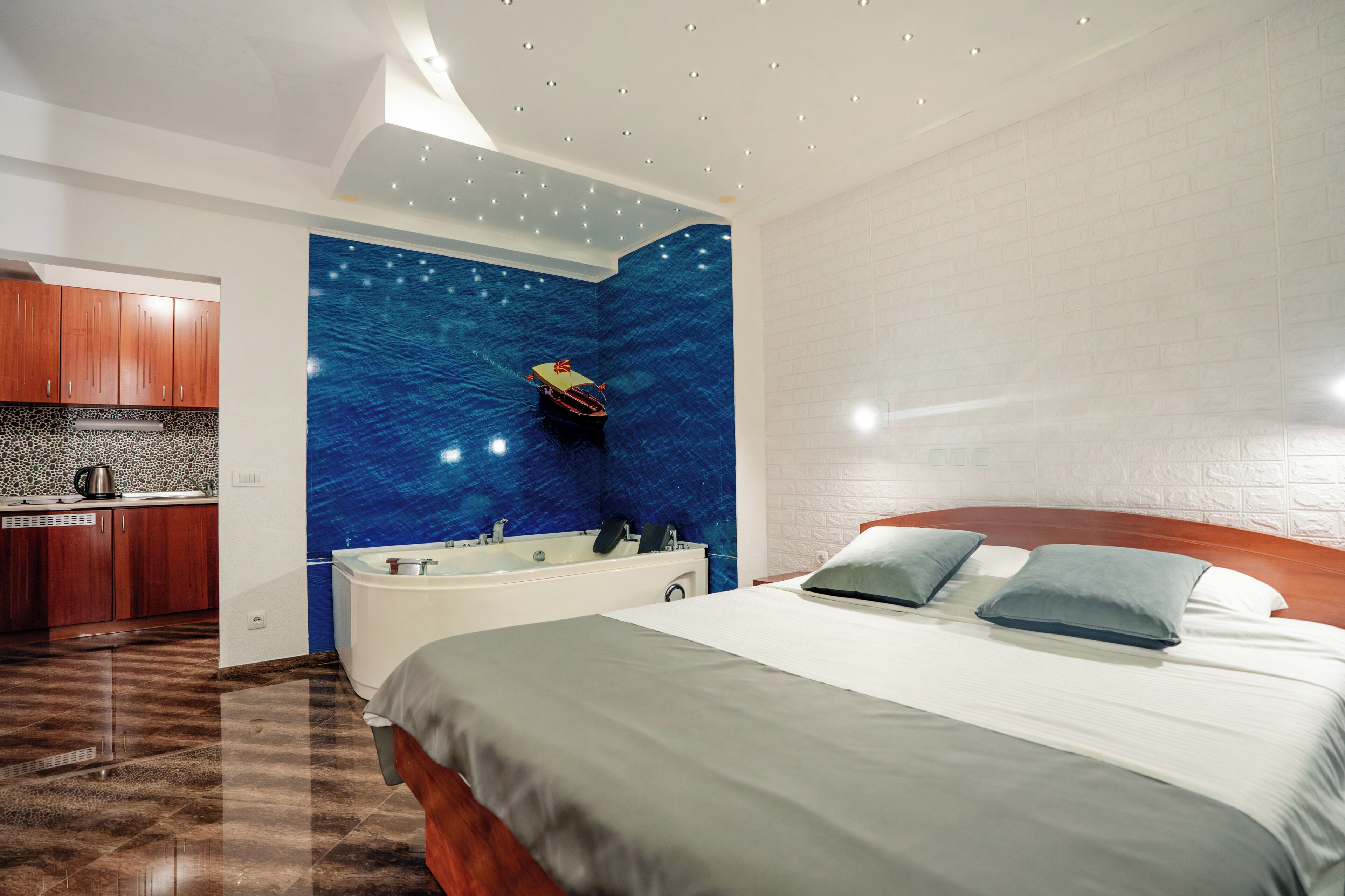 Estudio, hidromasaje | Escritorio, cortinas blackout, insonorización y cunas gratuitas 