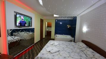 Studio, Whirlpool | Schreibtisch, Verdunkelungsvorhänge, kostenlose Babybetten