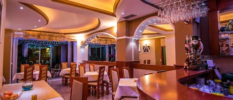 Frukostbuffé varje dag (EUR 9 per person)