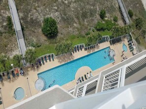 室内游泳池，室��外游泳池