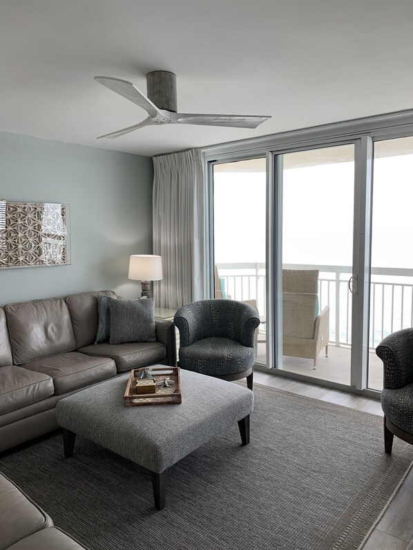 Smart-TV, DVD-Player, Bücher, Videothek