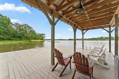 Lay Lake - On main Channel in private area. With Hot Tub and Kayaks