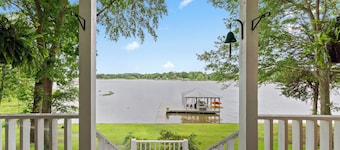 Lay Lake - On main Channel in private area. With Hot Tub and Kayaks