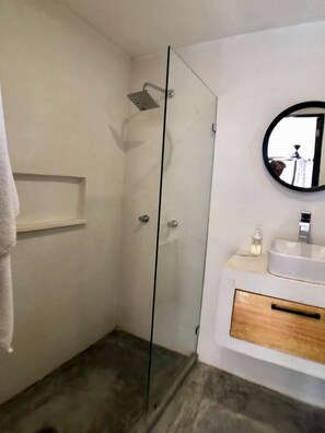 Shower, towels, soap, shampoo - TulumCasita...Perfect Beach Road Location (Tulum)