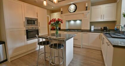 Montrose Heights - 4Bed - 4Bath -Central Burnley