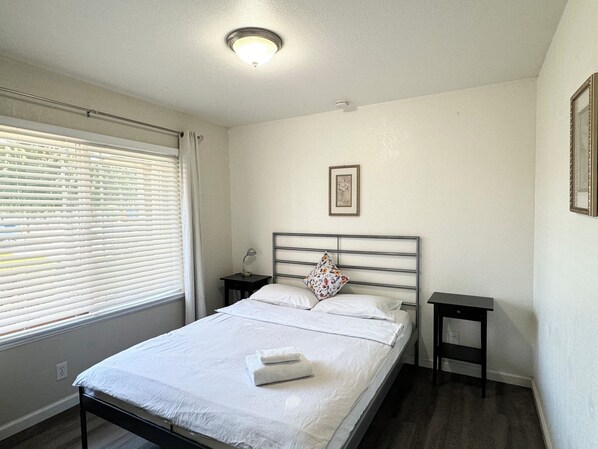 2 عدّة غرف نوم ومكواة/لوح كي وواي فاي مجانًا