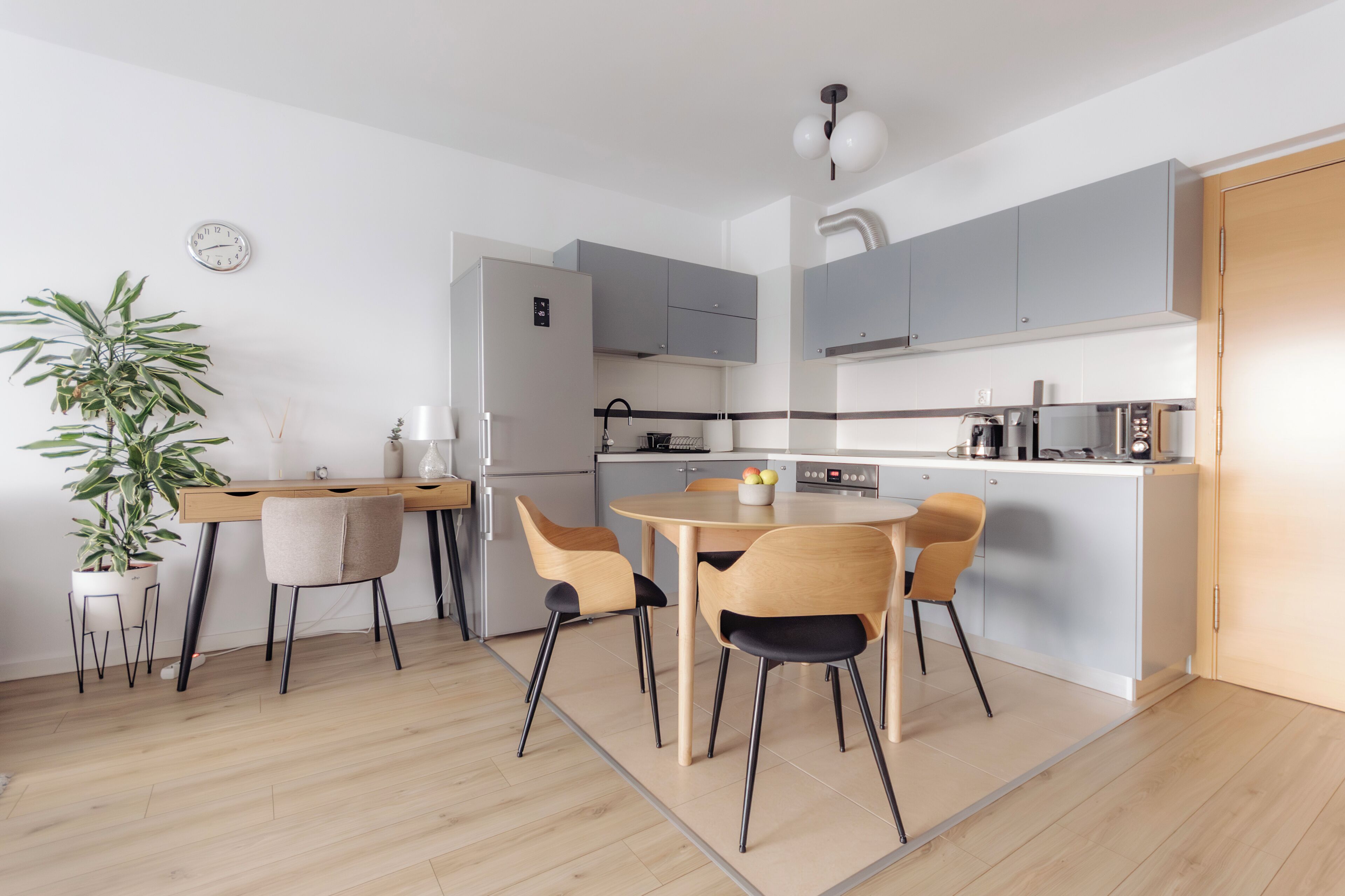 Panoramic Apartment | Private kitchen | Fridge, microwave, oven, stovetop