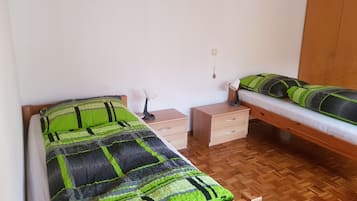 8 habitaciones, tabla de planchar con plancha y wifi gratis