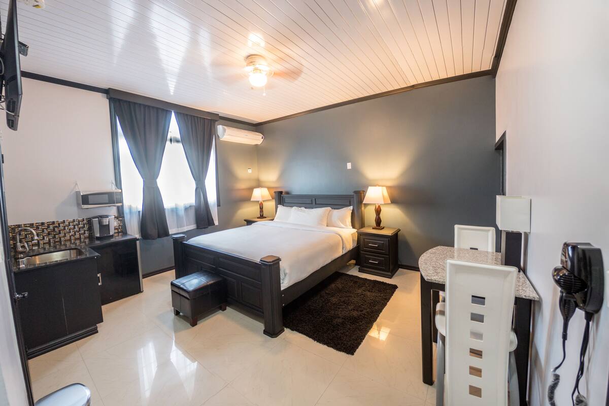 Deluxe kamer, 1 kingsize bed | Lakens van Egyptisch katoen, luxe beddengoed, een kluis op de kamer