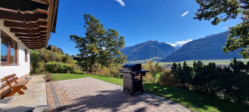 Geräumig, Privatsphäre und schöne freie Aussicht auf die Berge und das Tal
