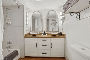 Unclassified image, 3 of 34, button