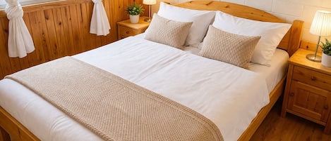 3 chambres, coffres-forts dans les chambres, fer et planche à repasser