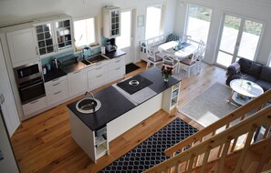 Fridge, microwave, stovetop, dishwasher - Awesome home in Löttorp with sauna (Löttorp)