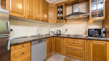 Refrigerador, placa de cocina, lavavajillas, cafetera/tetera