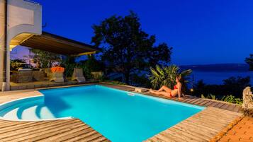 Seasonal outdoor pool
