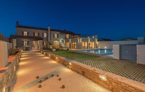 Et oppvarmet basseng