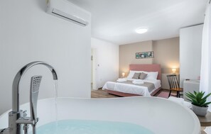 6 bedrooms, in-room safe, travel cot, free WiFi