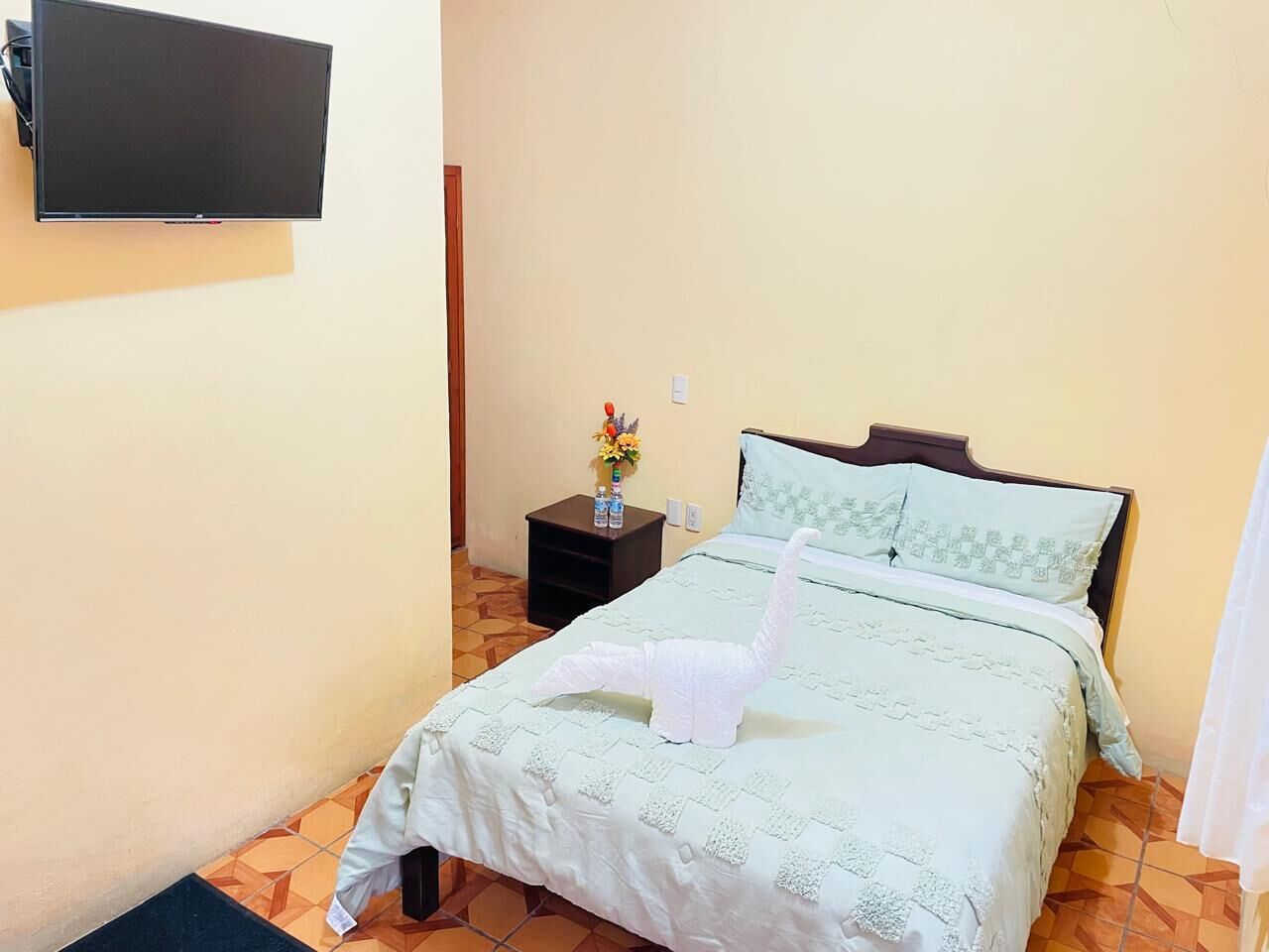 Chambre Simple Économique, 1 lit double | Couette en duvet d'oie, fer et planche à repasser, Wi-Fi gratuit