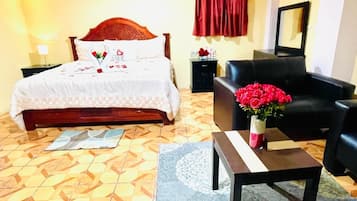 Habitación junior | Edredón, tabla de planchar con plancha, wifi gratis y ropa de cama