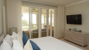 3 chambres, coffres-forts dans les chambres, fer et planche à repasser