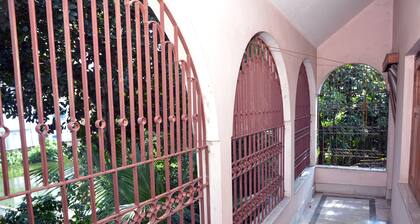 Hibiscus Chandannagar, koti kaikille.