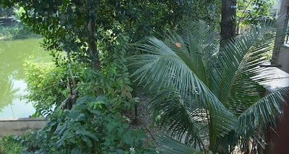 Hibiscus Chandannagar, koti kaikille.