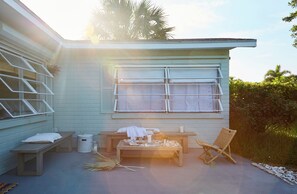 Terrace/patio - Stylish, and relaxing in a charming neighbourhood with a secluded local beach.   (Melbourne Beach)