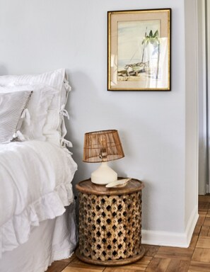 3 bedrooms, desk, iron/ironing board, free WiFi - Stylish, and relaxing in a charming neighbourhood with a secluded local beach.   (Melbourne Beach)