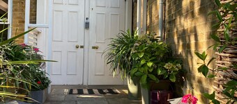 3 bedroom town house with garden and parking in Chelsea London - SW6