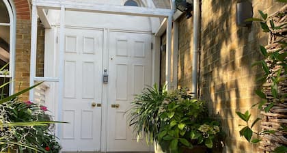 3 bedroom town house with garden and parking in Chelsea London - SW6