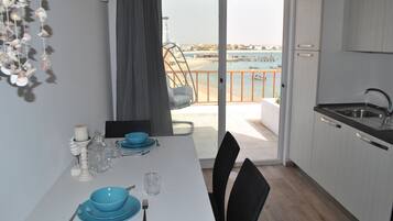 Appartement Romantique, 1 chambre | Coin séjour | Télévision à écran plat