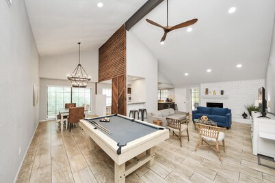 3 King Beds Single Story Home that Sleeps 6 with Pool Table 3BR & 2Bath